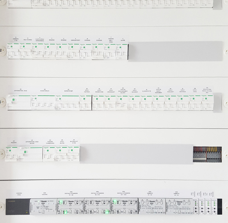 SMART HOME DOMOTICA: je huis aan je vingertoppen SMART HOME DOMOTICA: je huis aan je vingertoppen