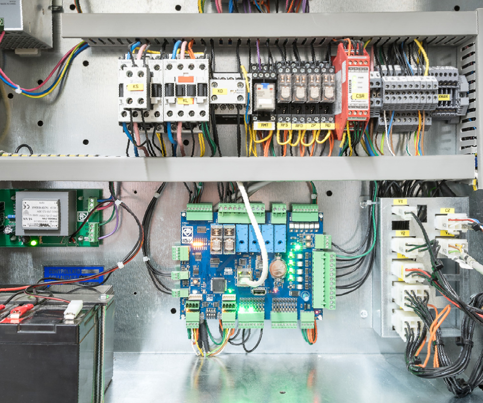 bloed Inspecteren natuurkundige Elektriciteitswerken door een ervaren elektricien | EAVO